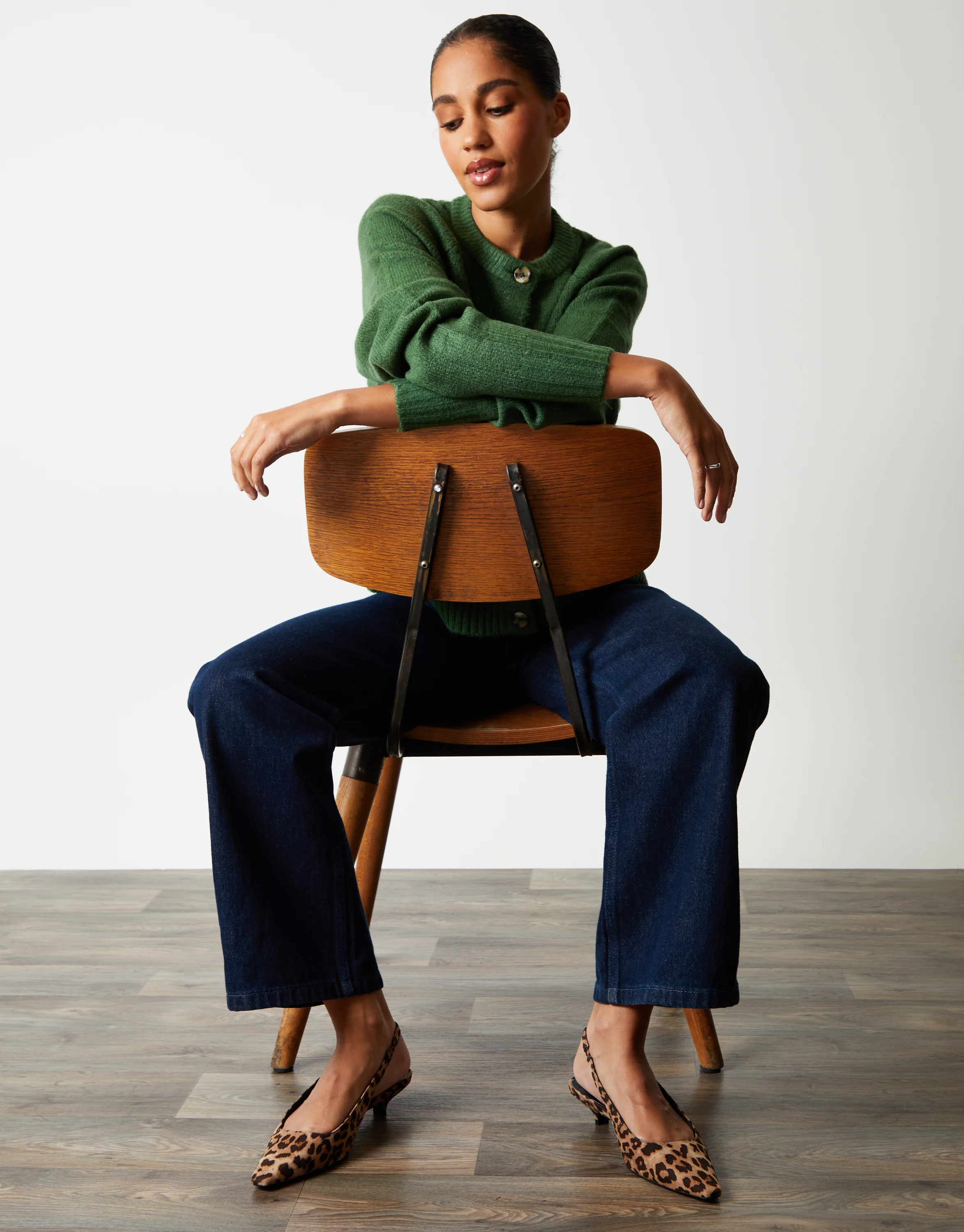 Straight Leg Wide Jeans in Indigo Wash - Image 5
