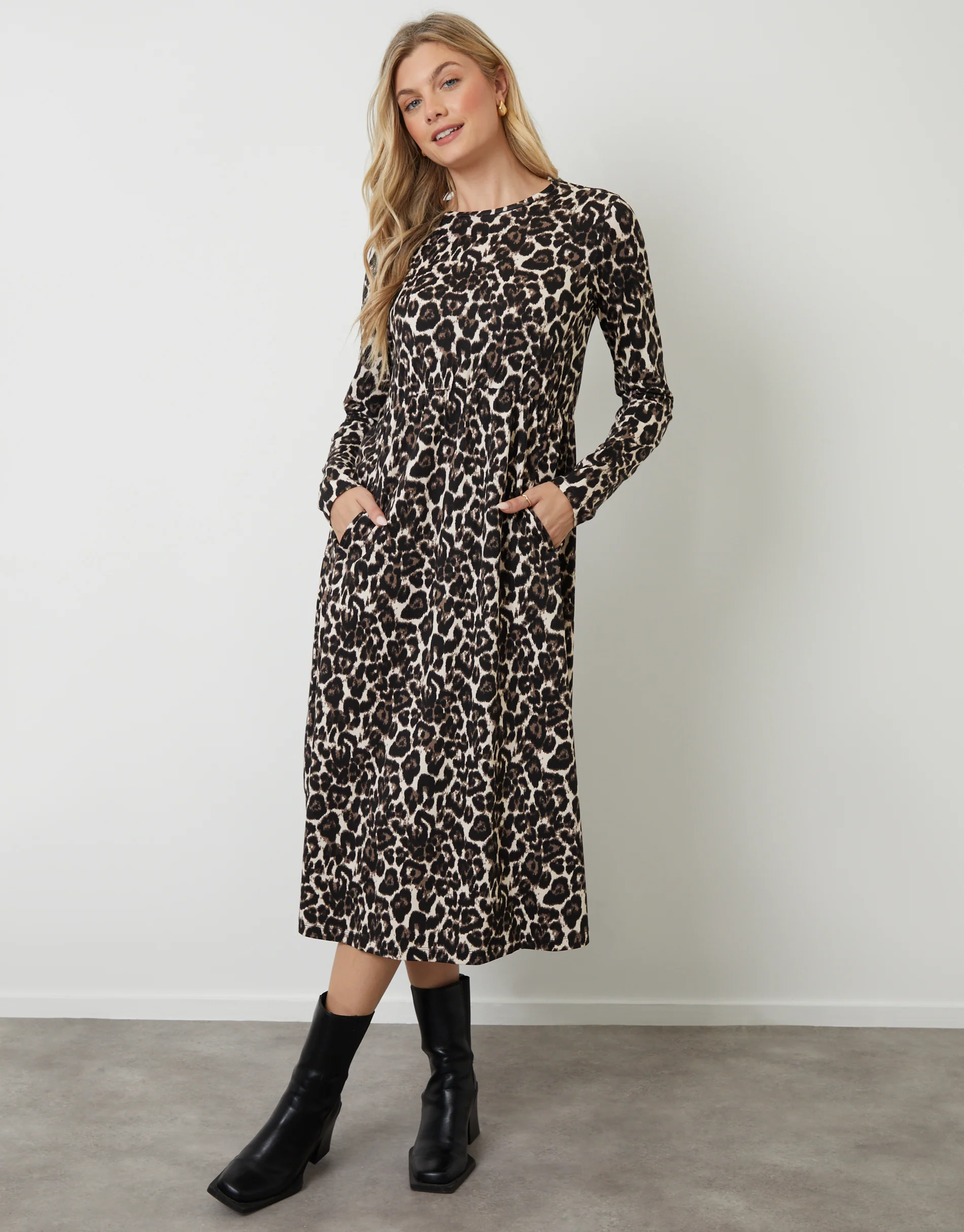 Long Sleeve Jersey Midi Dress in Leopard Print
