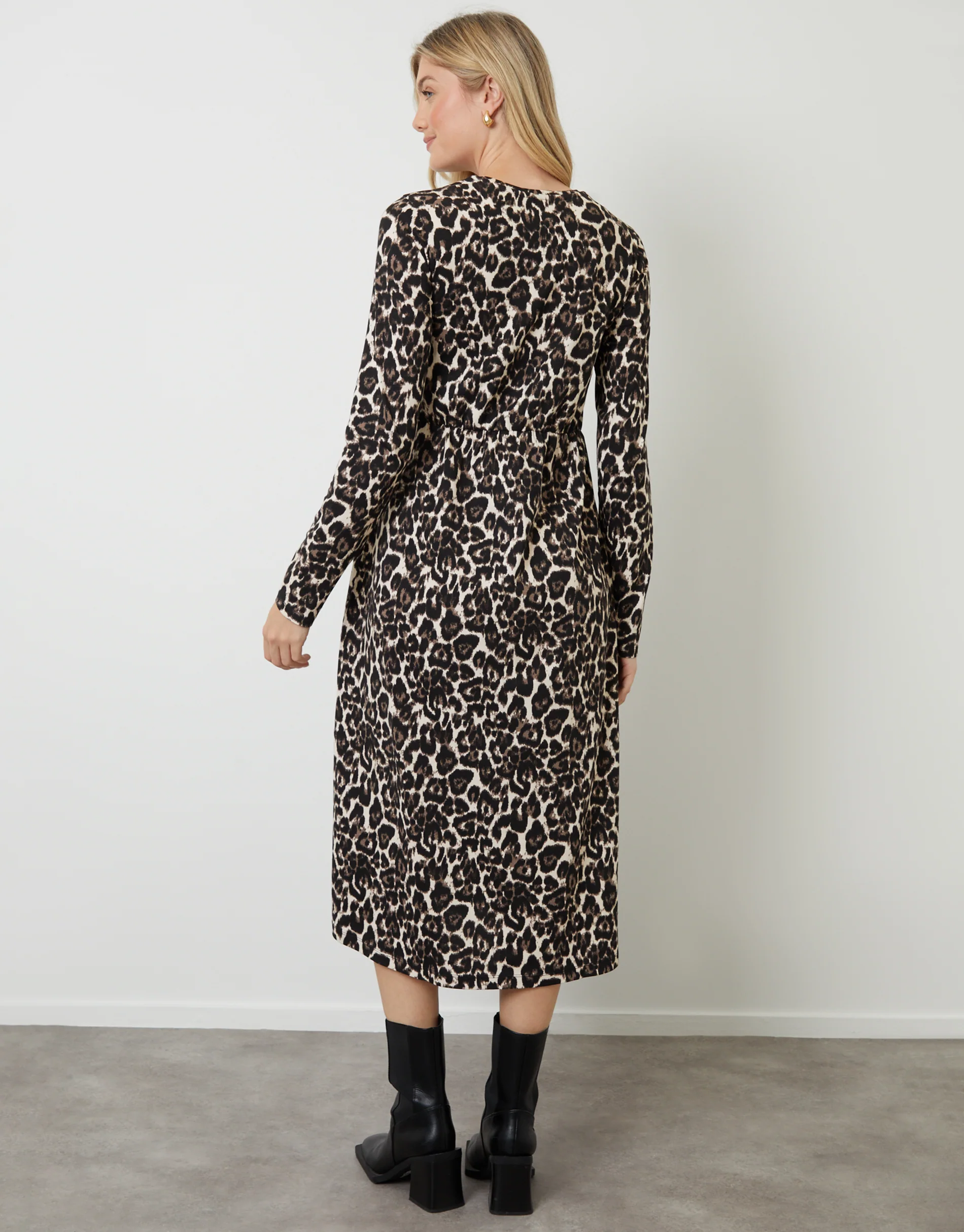 Long Sleeve Jersey Midi Dress in Leopard Print - Image 2