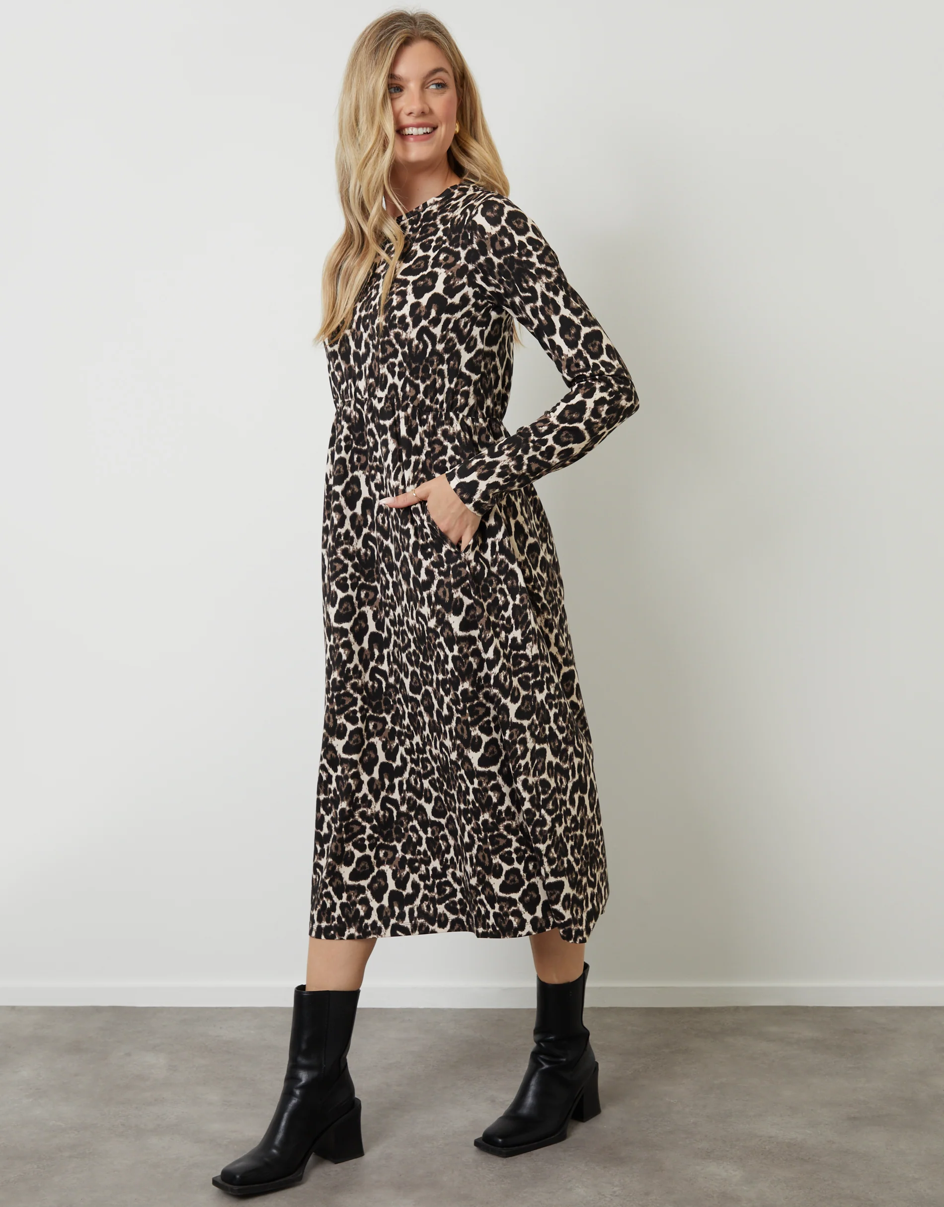 Long Sleeve Jersey Midi Dress in Leopard Print - Image 3