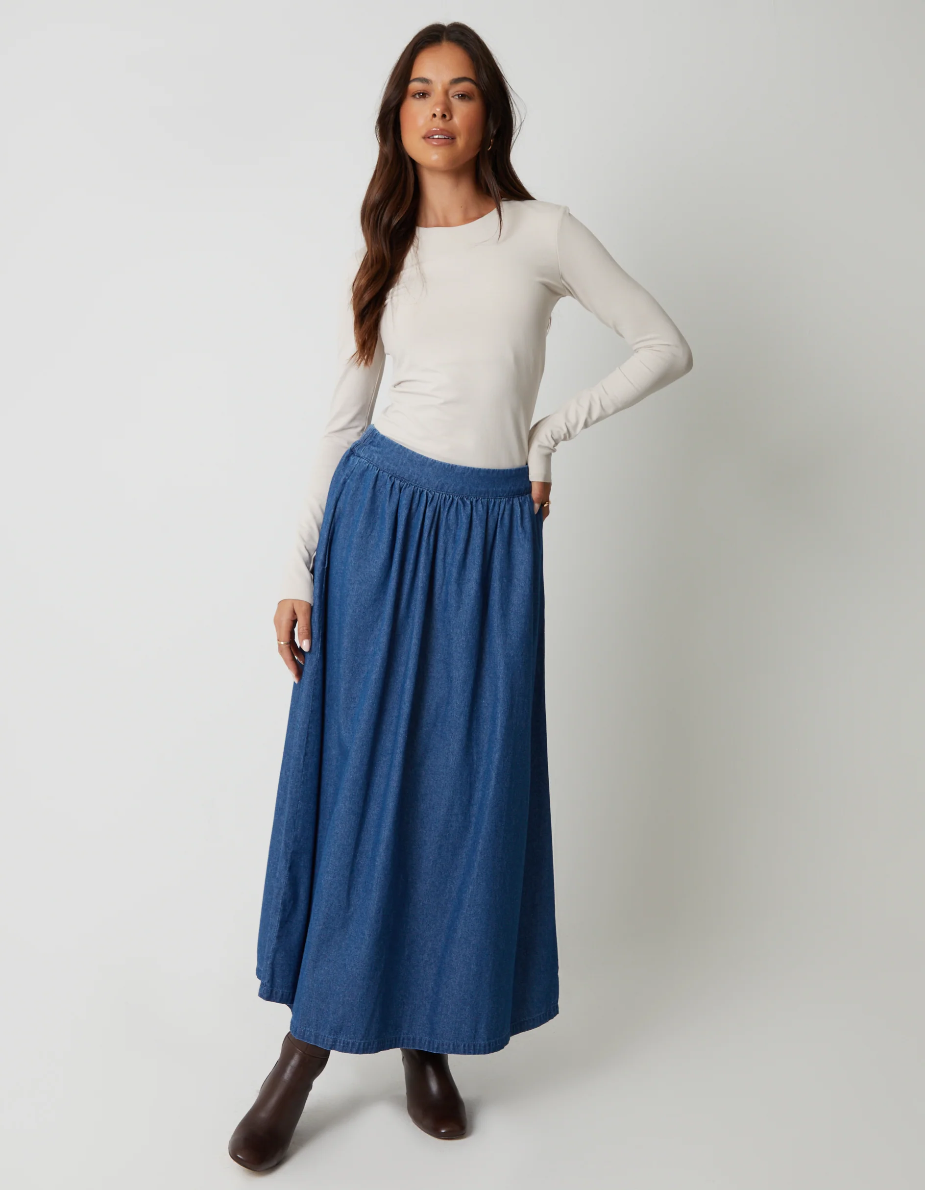 Pull On Denim Midaxi Skirt in Mid Wash - Image 4