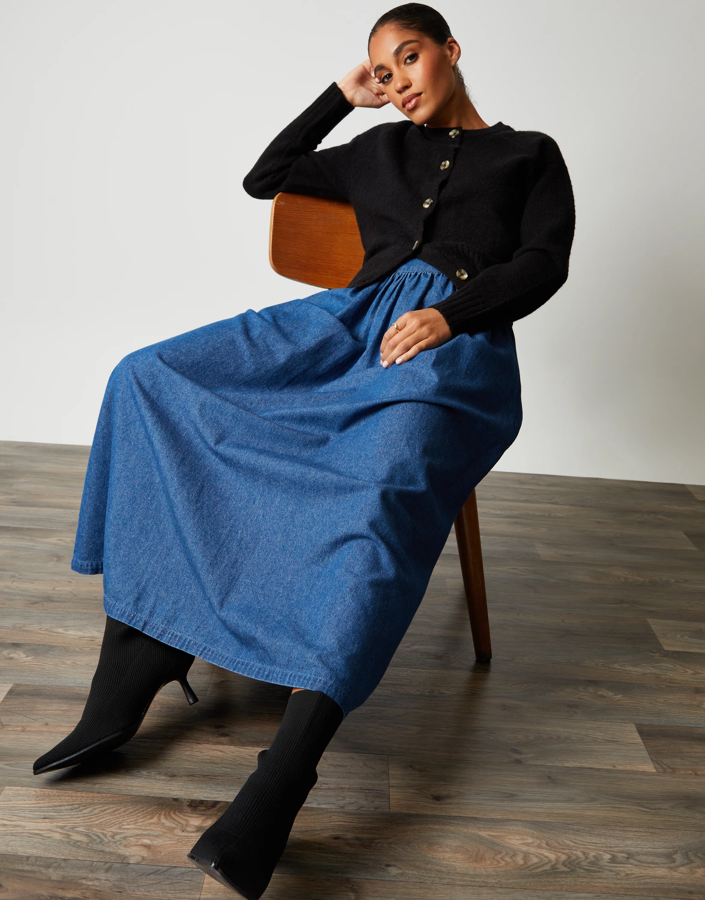 Pull On Denim Midaxi Skirt in Mid Wash - Image 5
