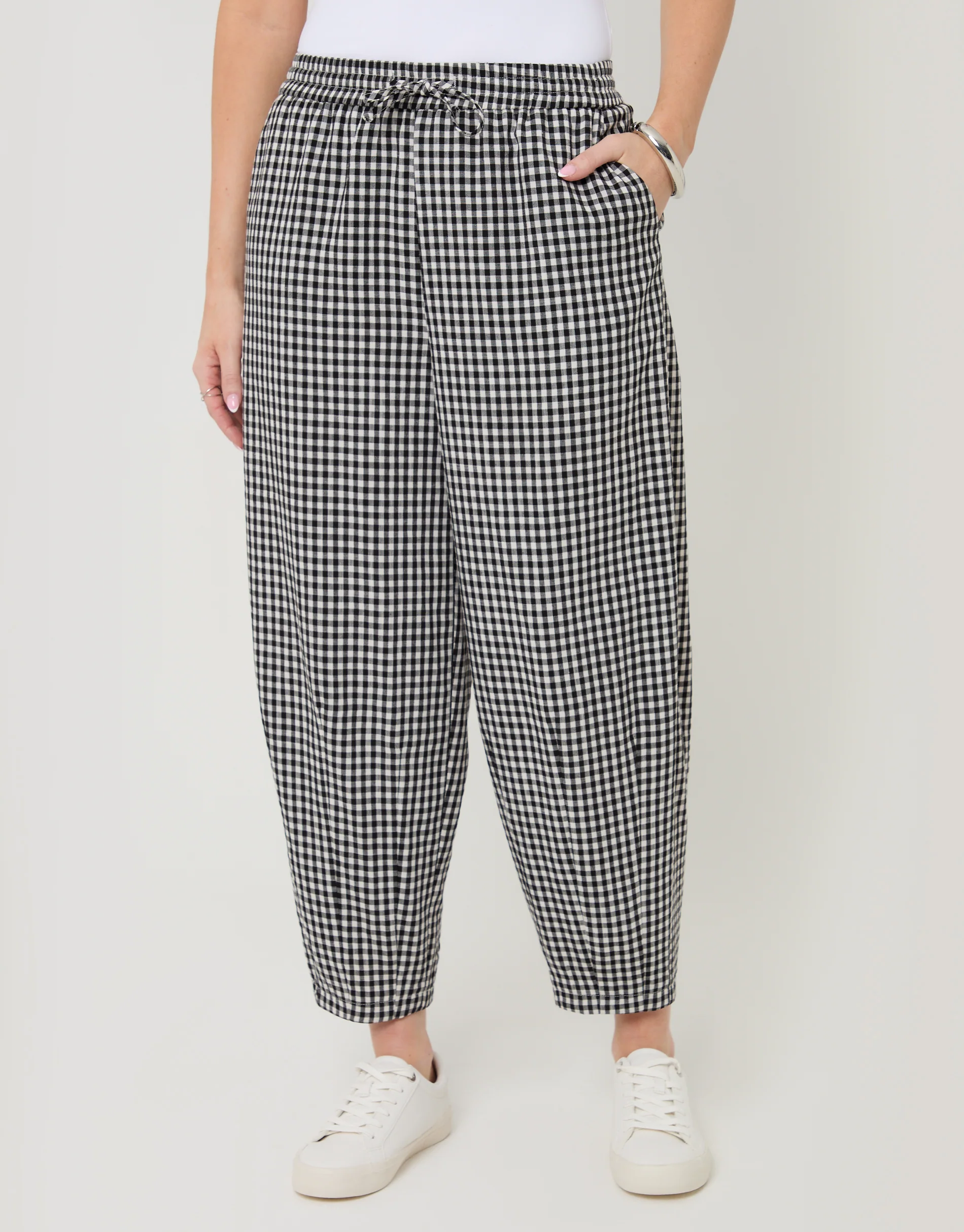 High Waisted Barrel Leg Trousers in Mono Gingham - Image 3