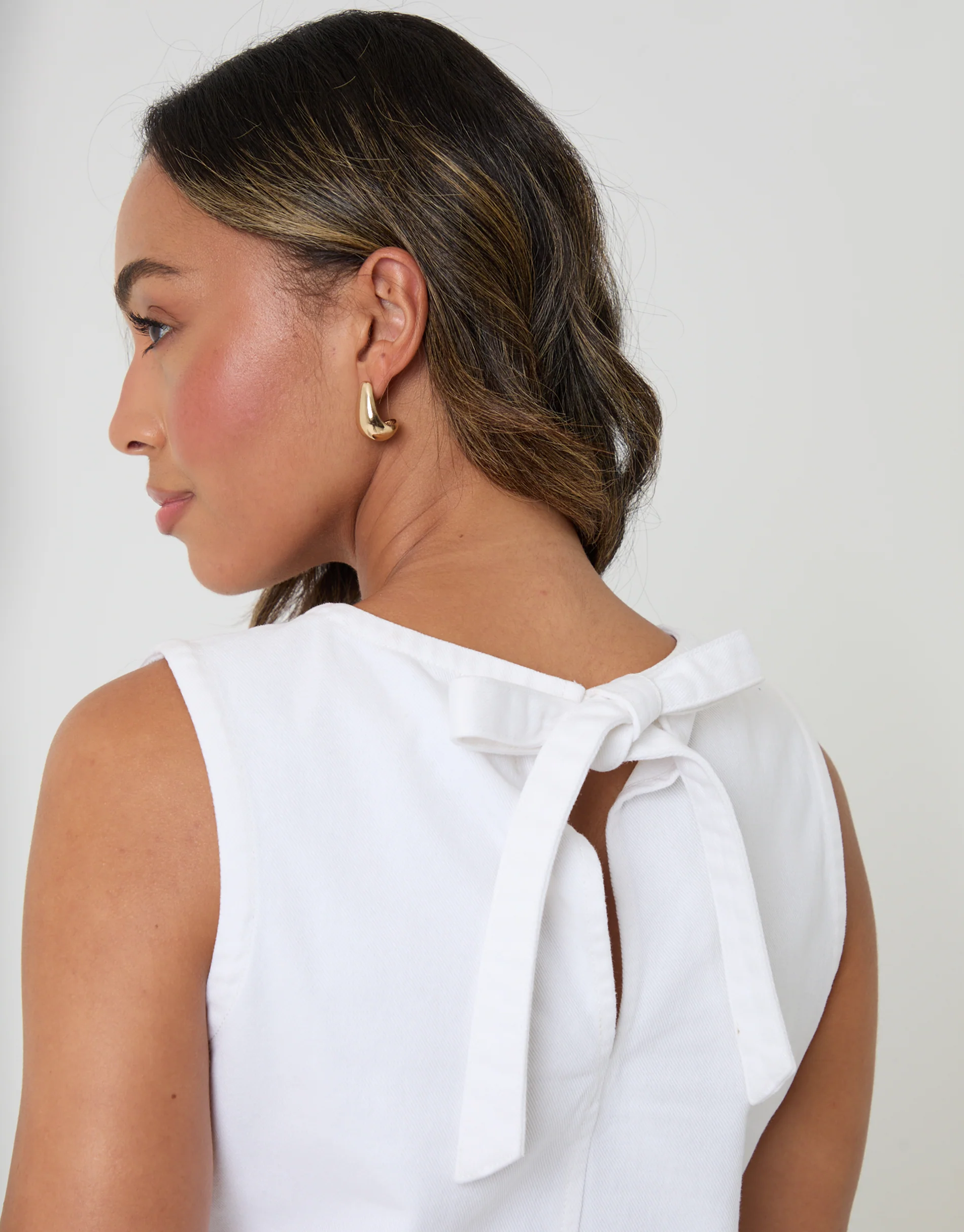 Denim Tie-Back Shell Top in White - Image 4
