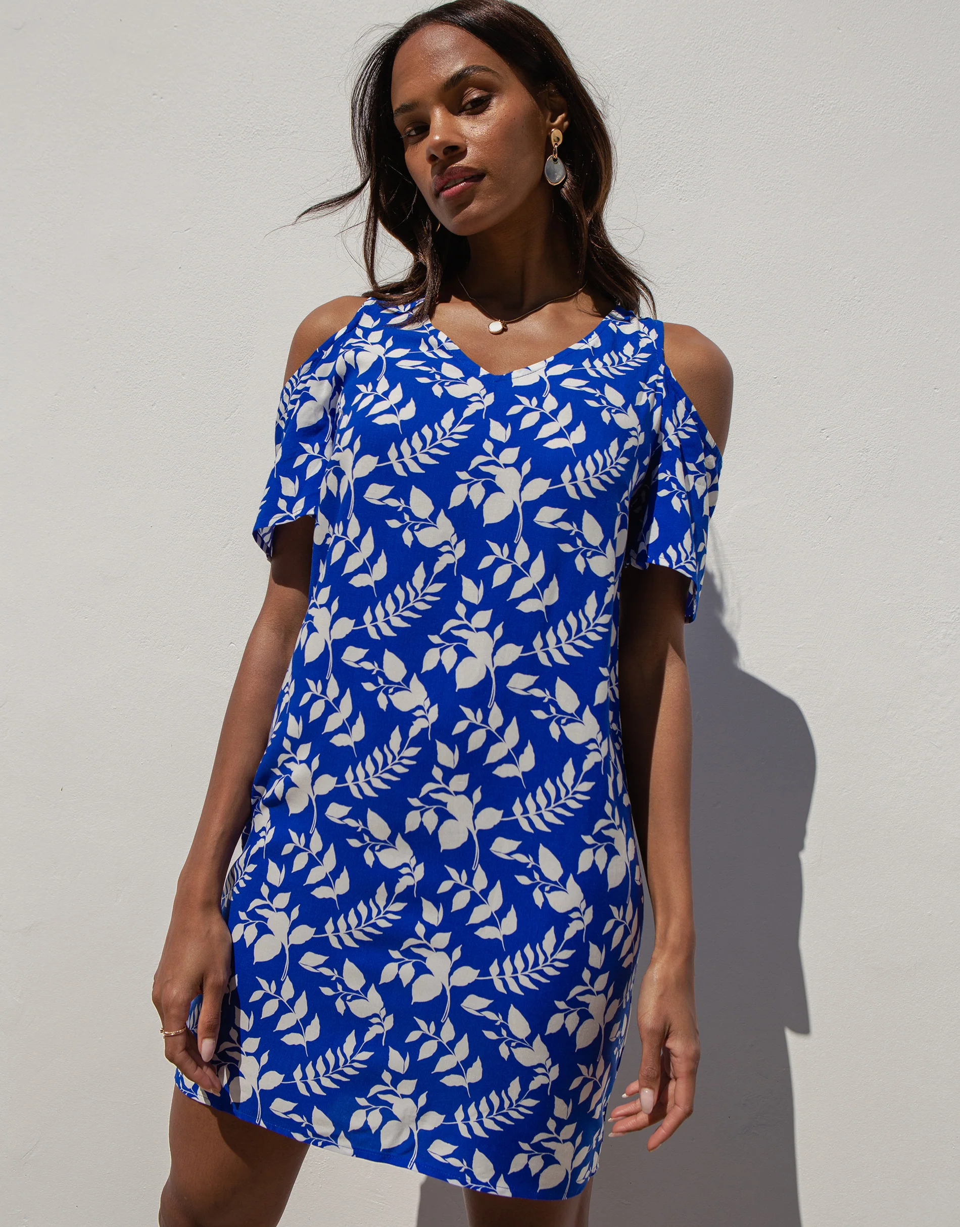 Leaf Print Cold Shoulder Shift Dress in Blue - Image 3