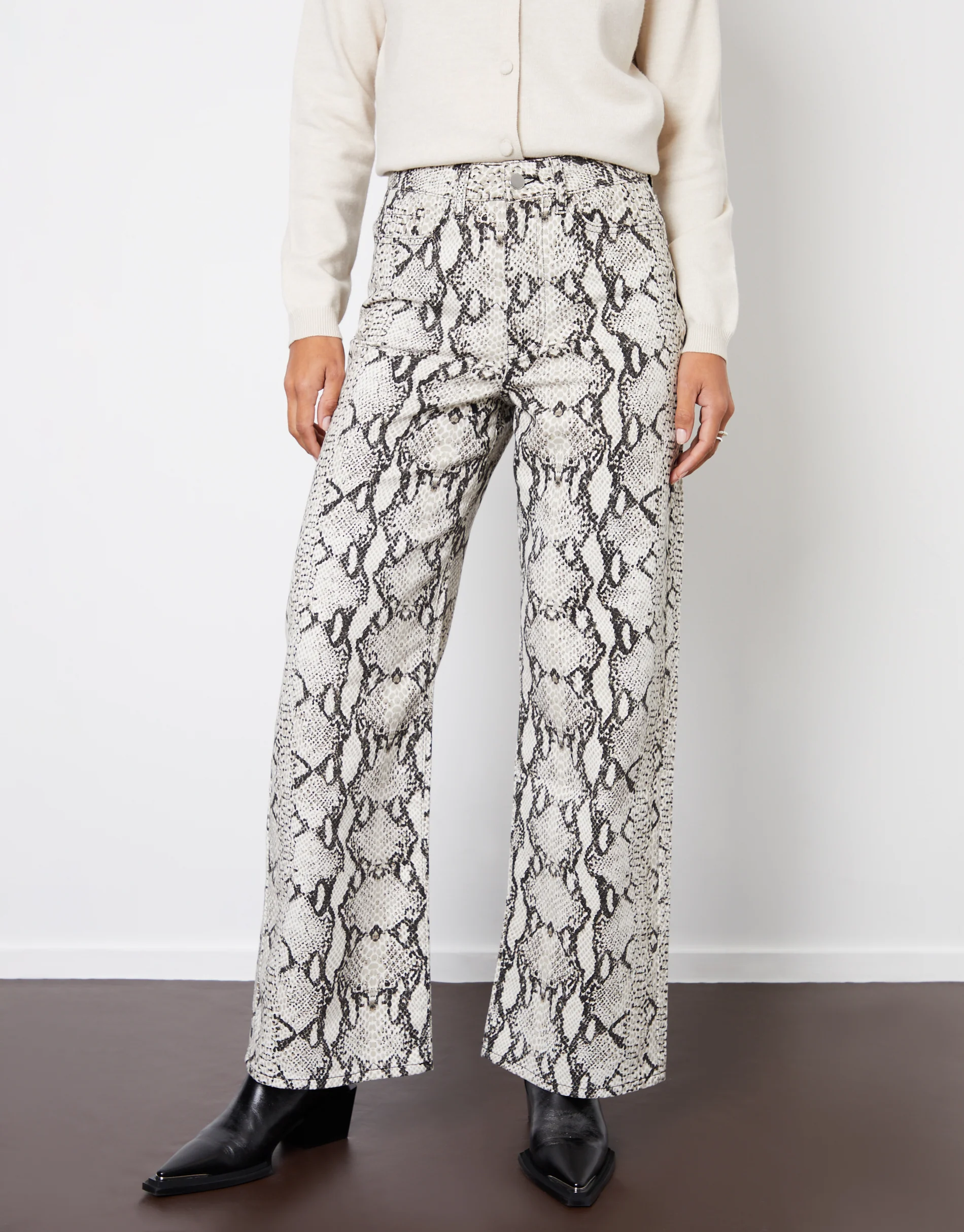 Wide Leg Print Denim Jeans in Grey Snake