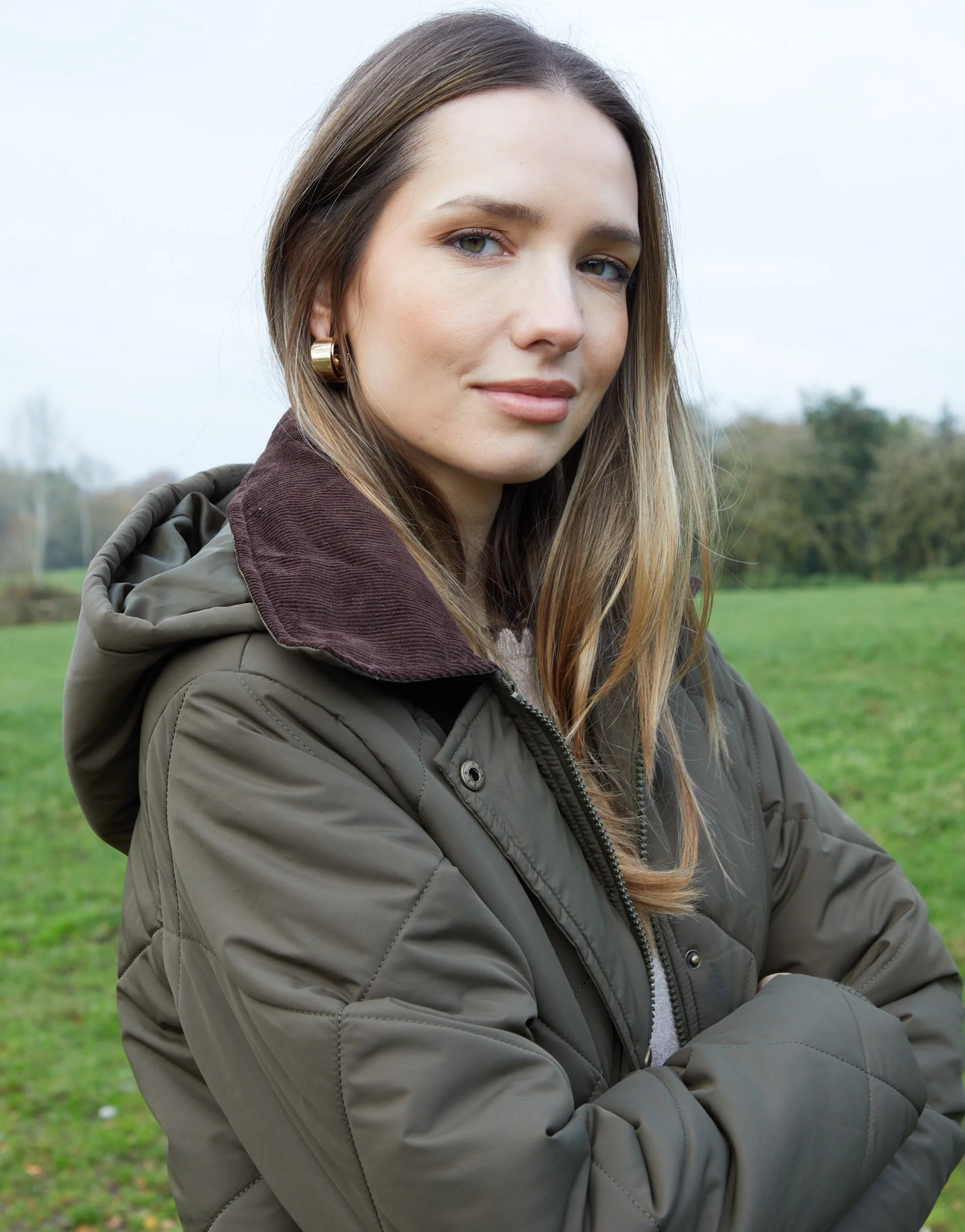 Diamond Quilted Heritage Longline Barn Jacket with Removable Hood in Khaki Green - Image 4