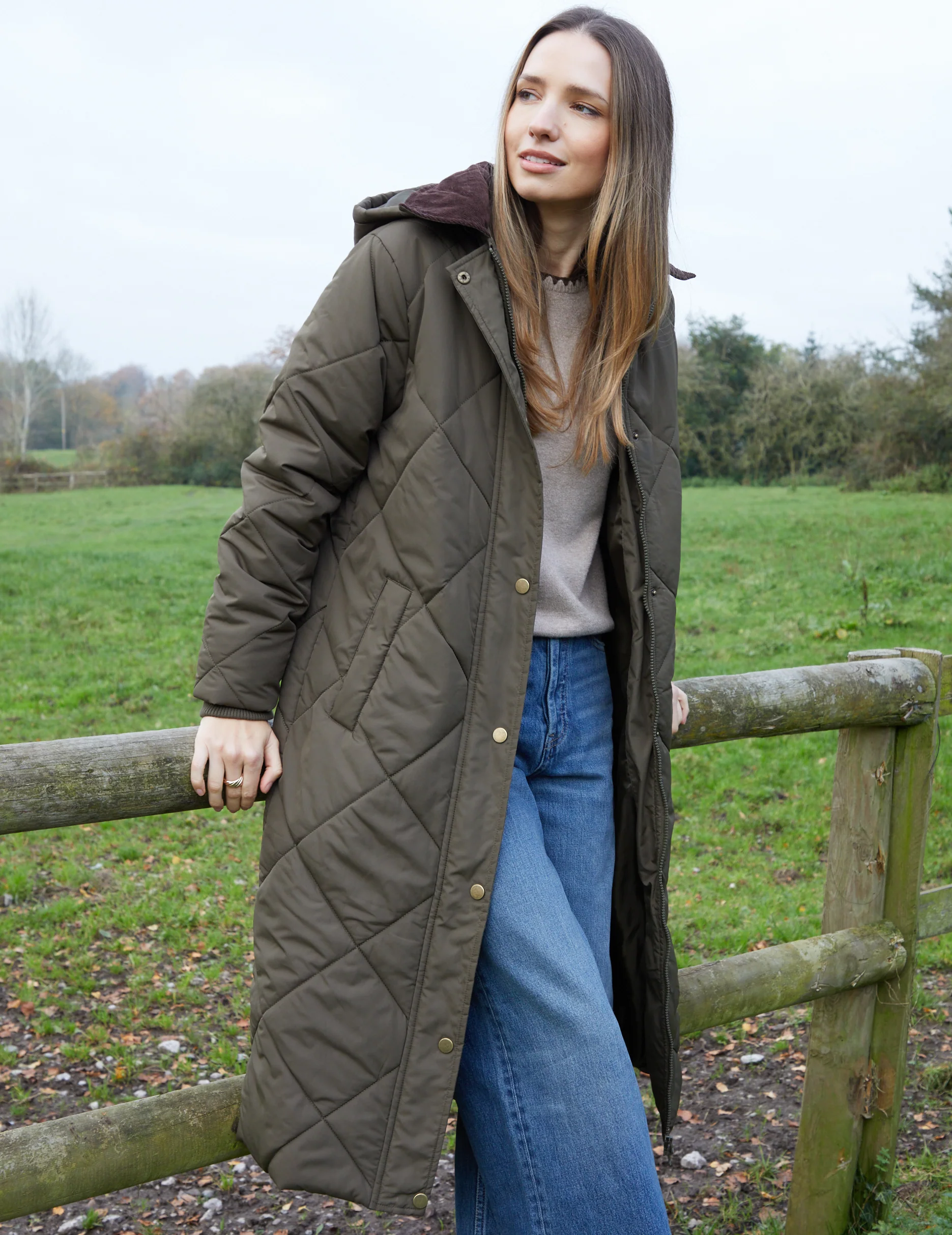Diamond Quilted Heritage Longline Barn Jacket with Removable Hood in Khaki Green - Image 5