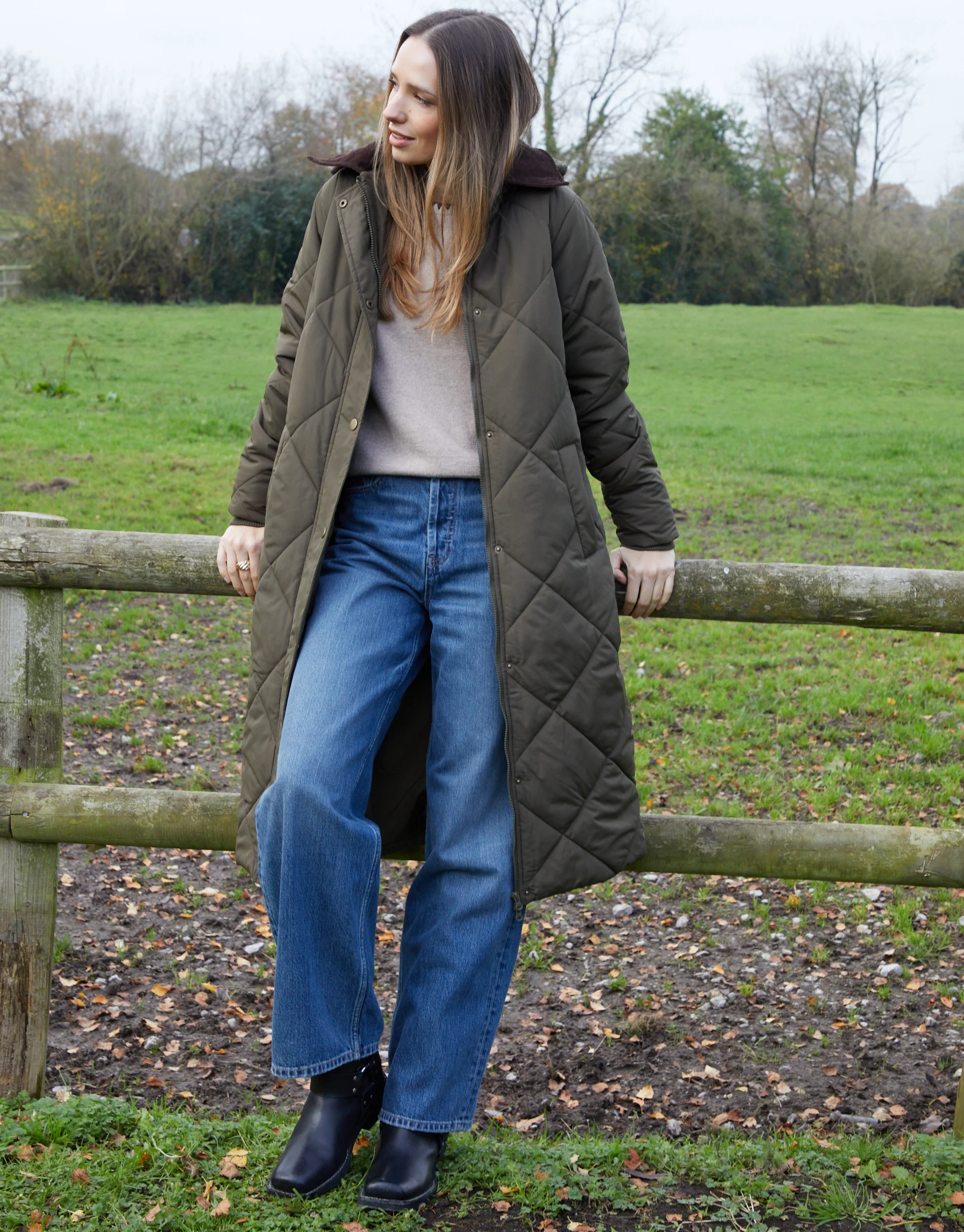 Diamond Quilted Heritage Longline Barn Jacket with Removable Hood in Khaki Green - Image 7