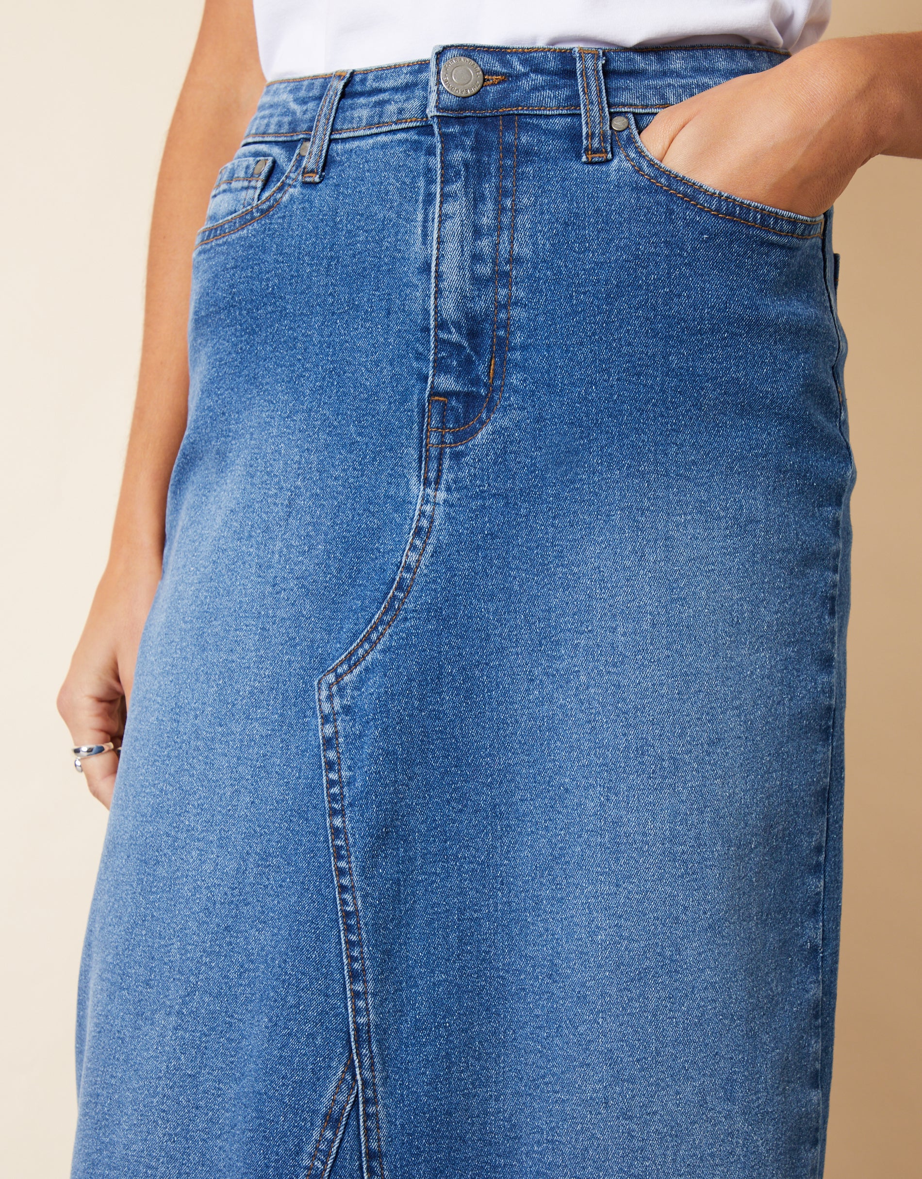 Split Back Fishtail Denim Maxi Skirt in Mid Wash - Image 5
