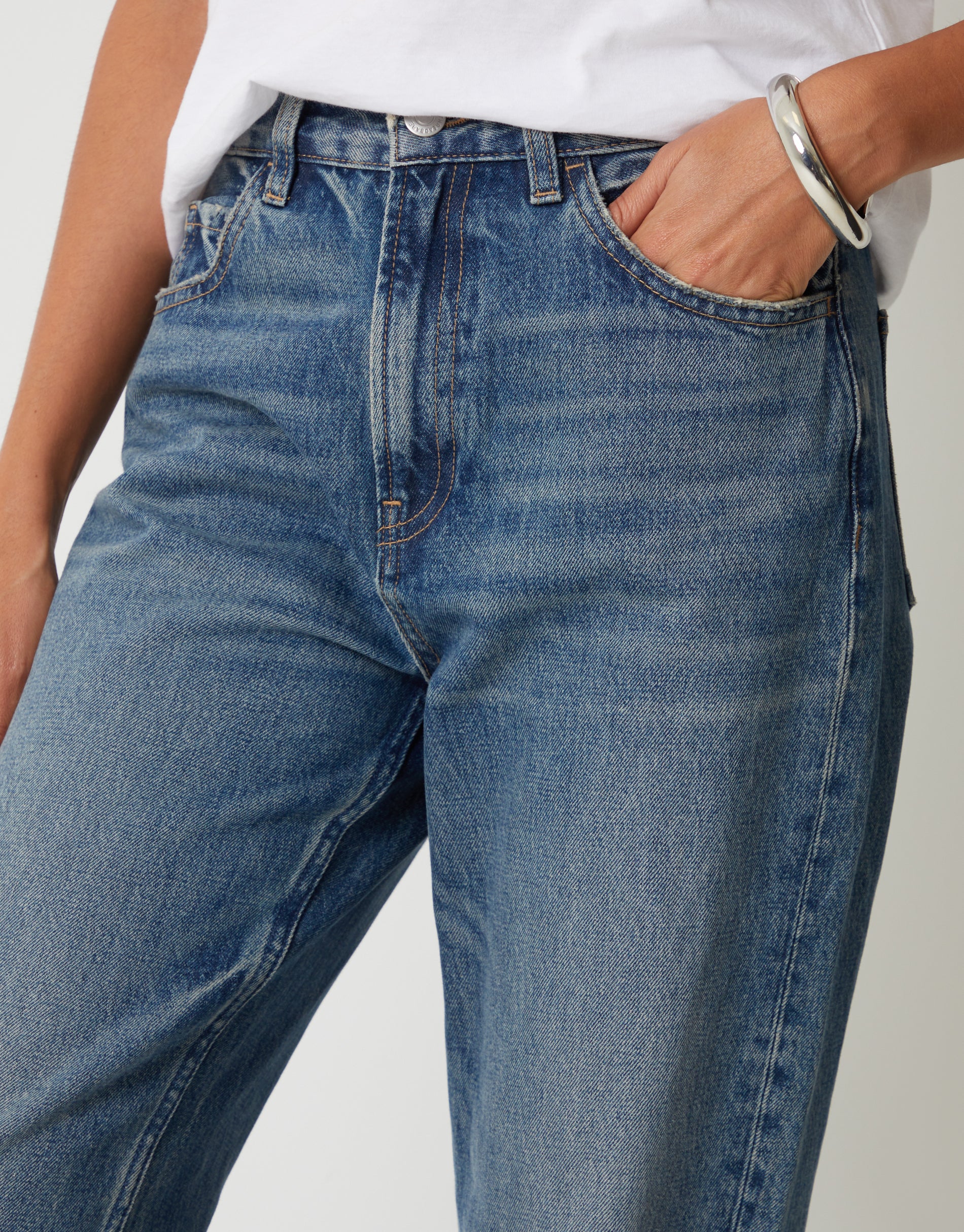 Straight Leg Wide Jeans in Mid Wash - Image 4