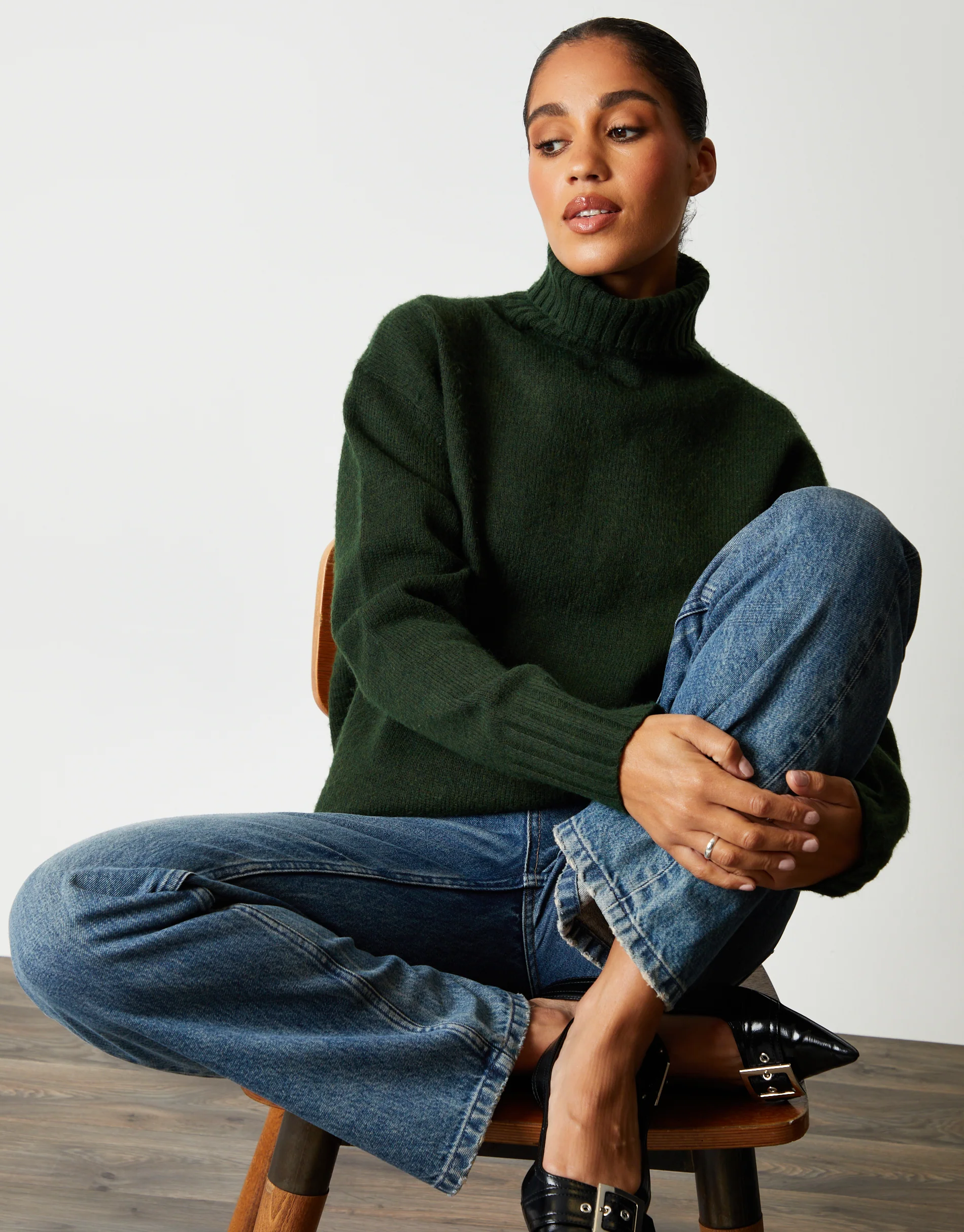 Straight Leg Wide Jeans in Mid Wash - Image 5