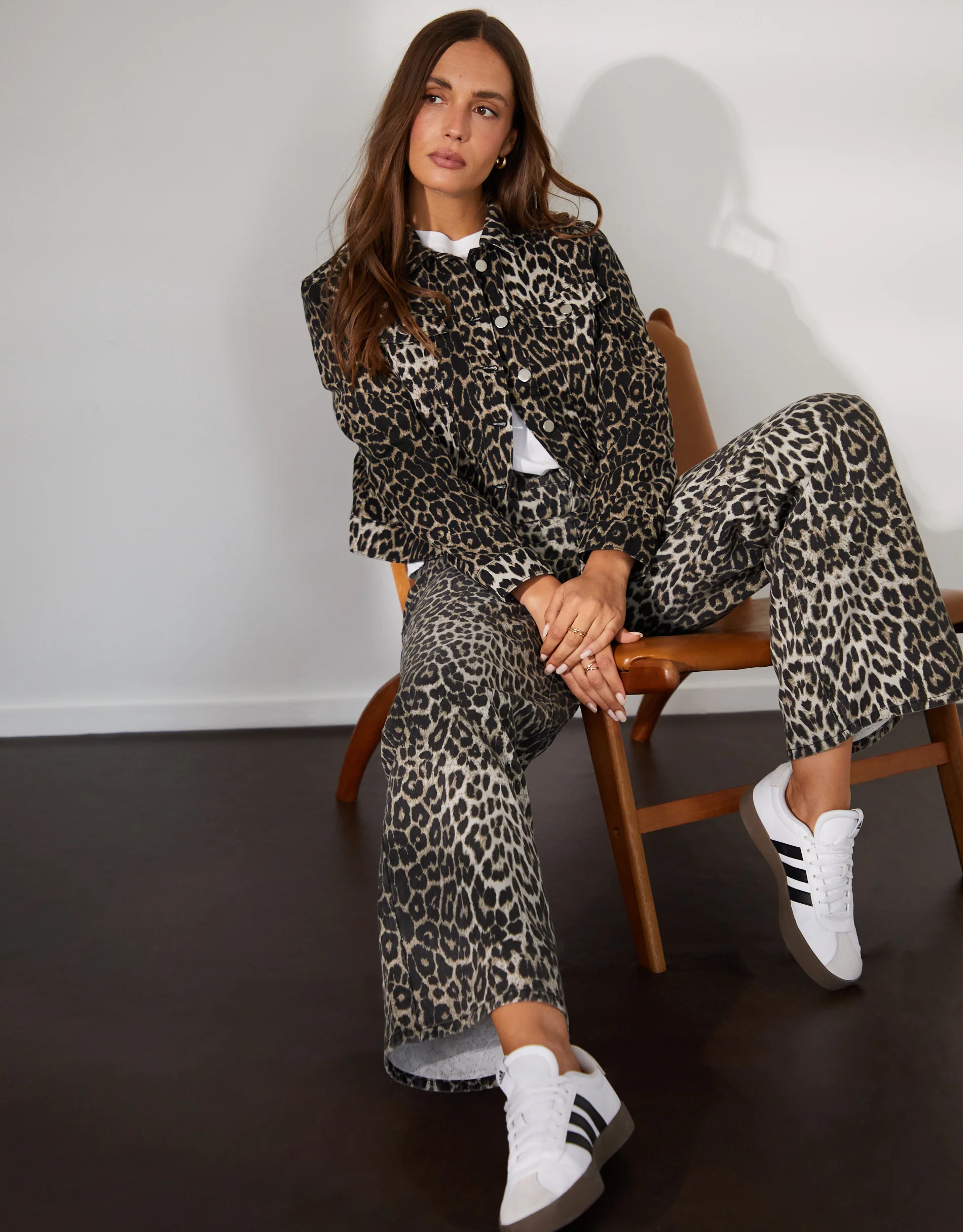 Petite Wide Leg Denim Jeans in Leopard Print - Image 5